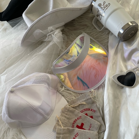 White Bridal Bundle/Goodies - Picture 2 of 7